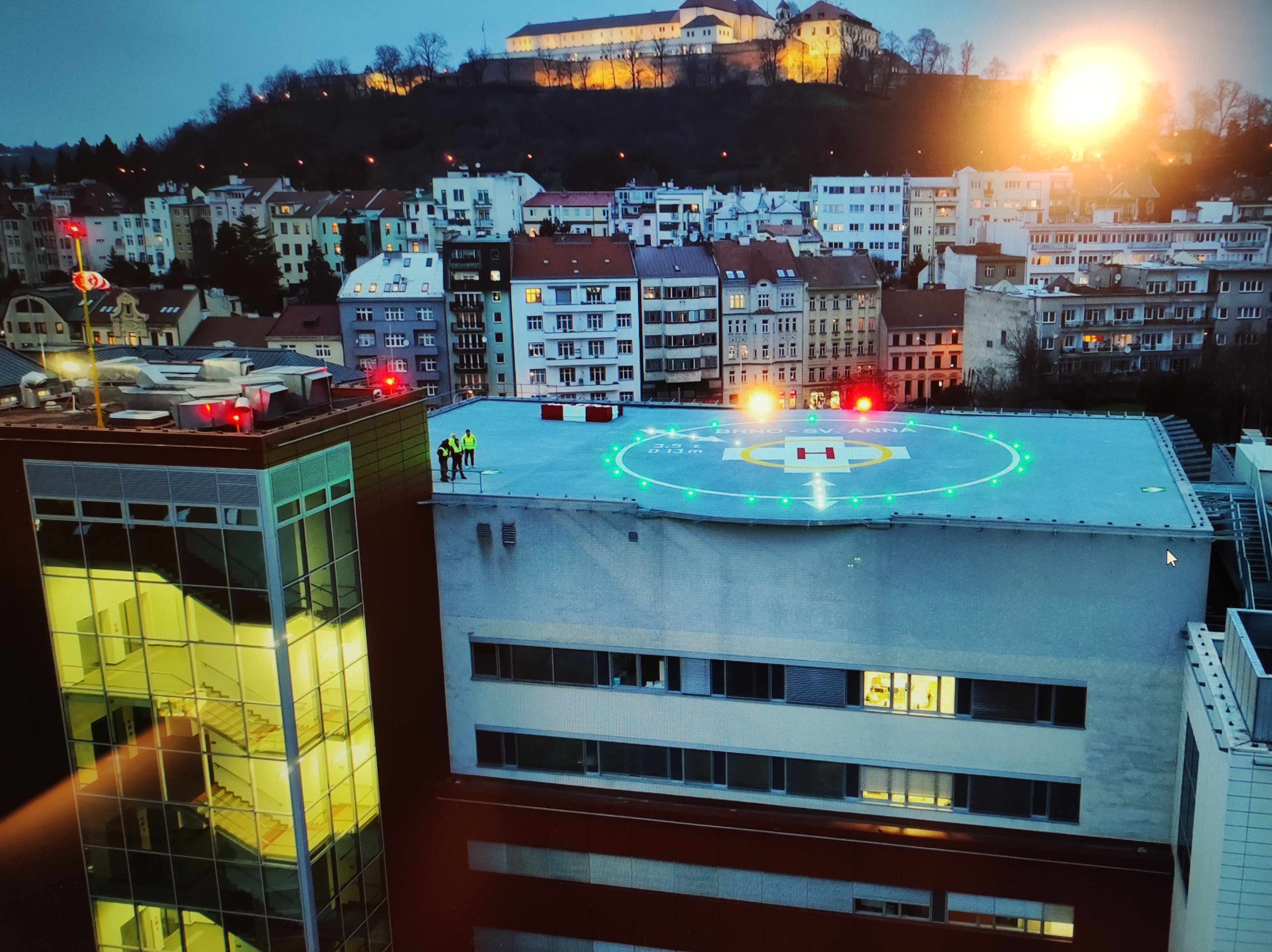 Rekonstrukce povrchu heliportu ve fakultní nemocnici sv. Anny, Brno